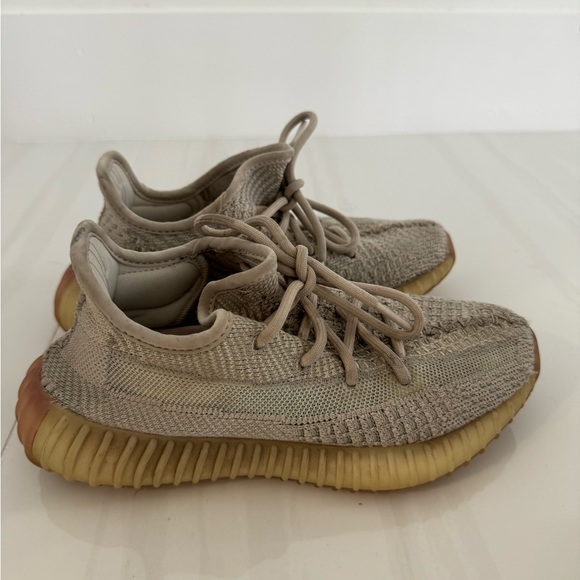 GREY YEEZYS SIZE 4 - Picture 2 of 7